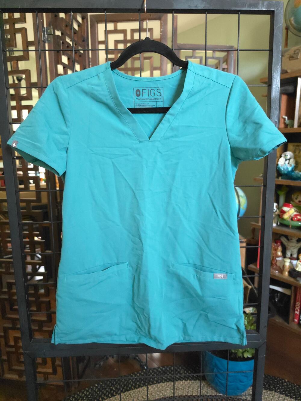 FIGS Technical Collection Casma 3-Pocket Scrub Top Women XXS Marine Teal
